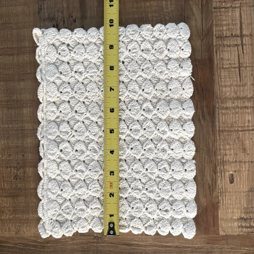 Scalloped Makeup Bag | Clutch. EUC 10”x7” Zippered | Ivory | Neutral